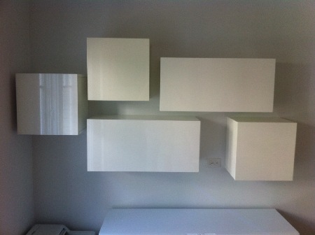 Storage boxes ~ 2 1/2" apart. Photo deceptive...